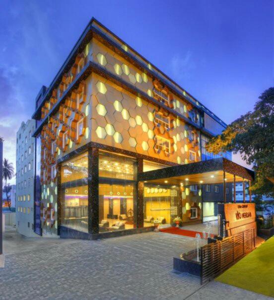 Rio Meridian Hotel Mysore Buitenkant foto