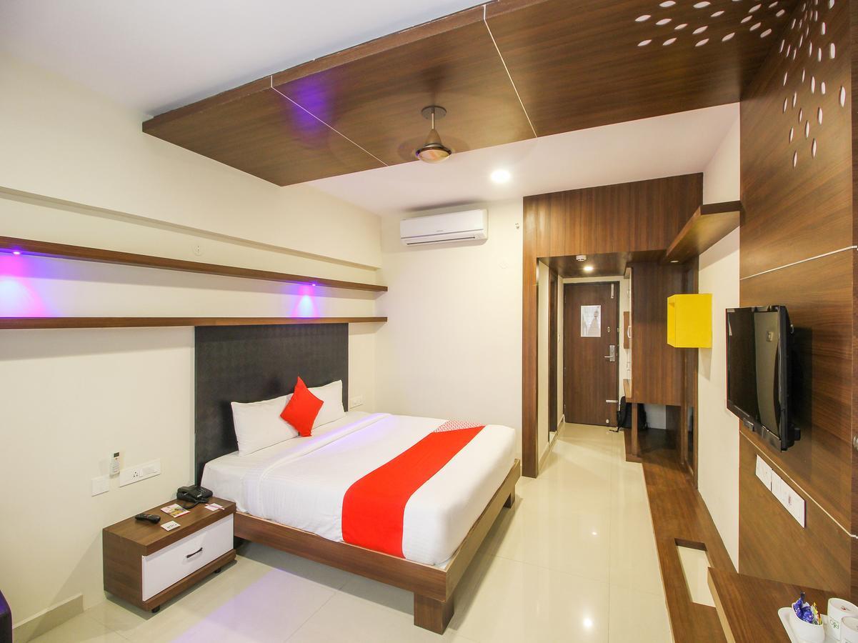 Rio Meridian Hotel Mysore Buitenkant foto