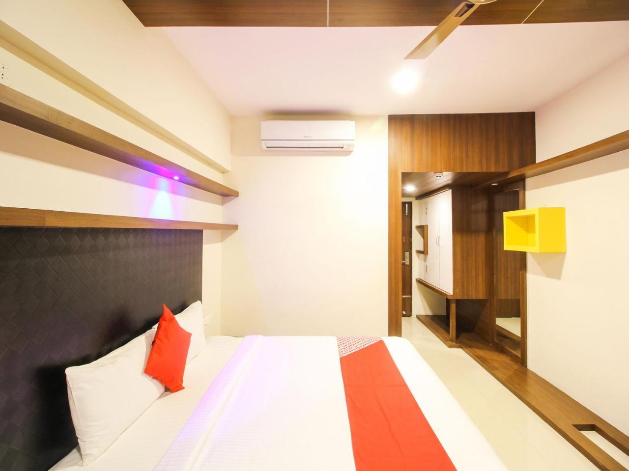 Rio Meridian Hotel Mysore Buitenkant foto