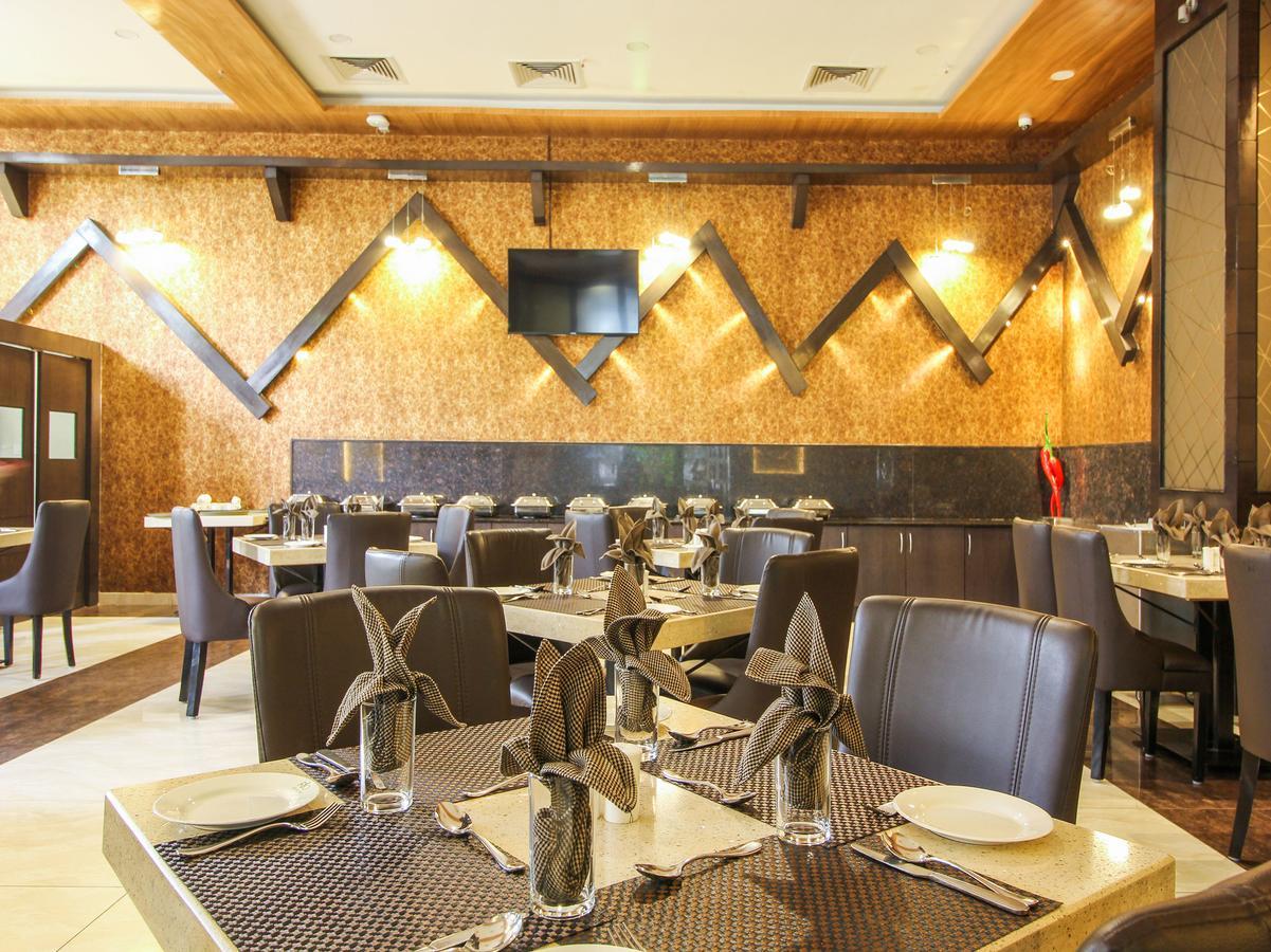 Rio Meridian Hotel Mysore Buitenkant foto