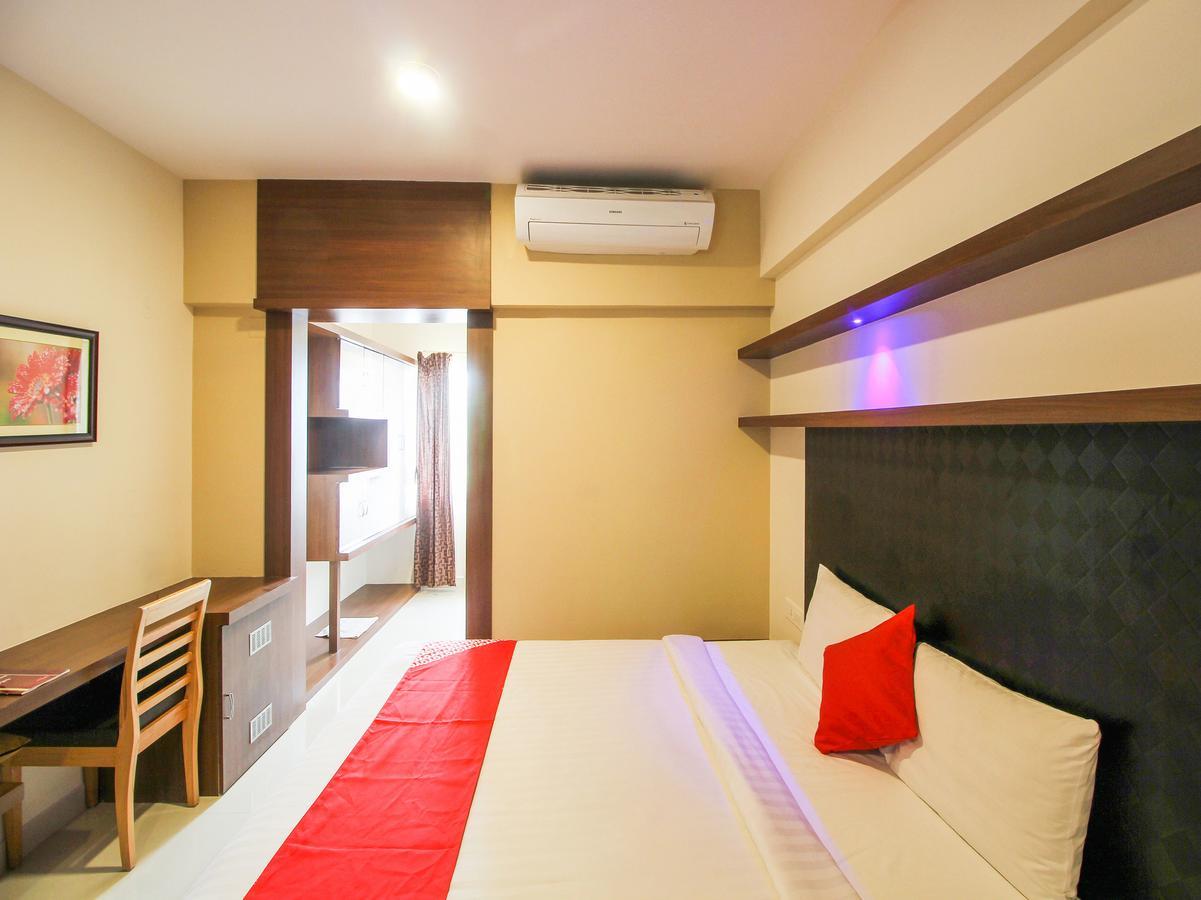 Rio Meridian Hotel Mysore Buitenkant foto