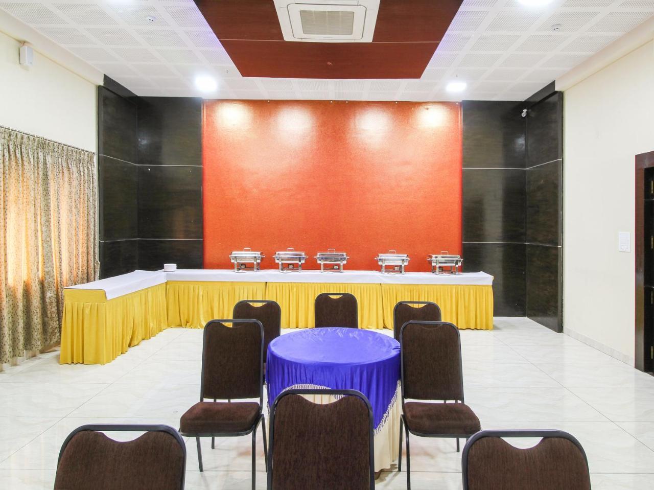 Rio Meridian Hotel Mysore Buitenkant foto