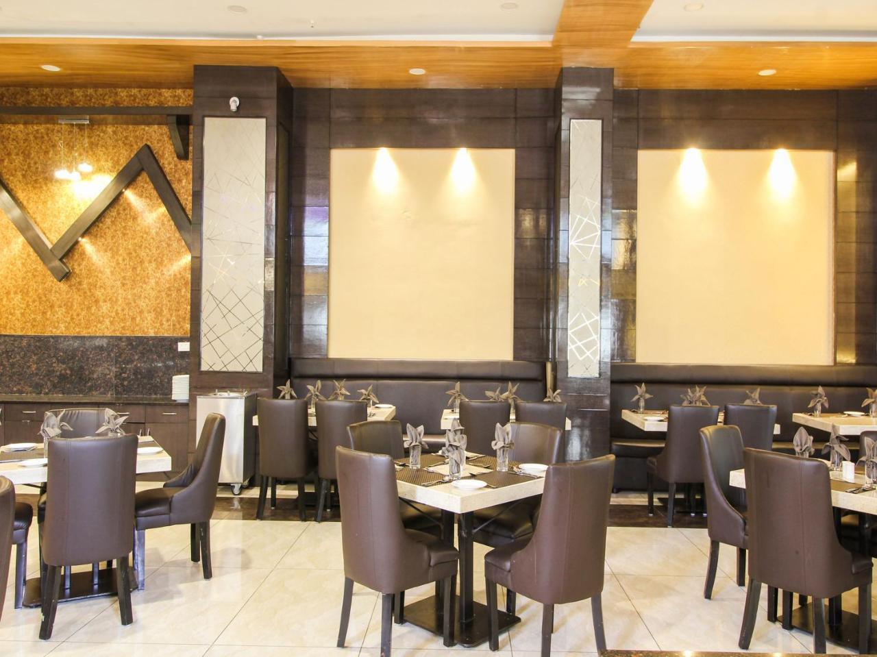 Rio Meridian Hotel Mysore Buitenkant foto