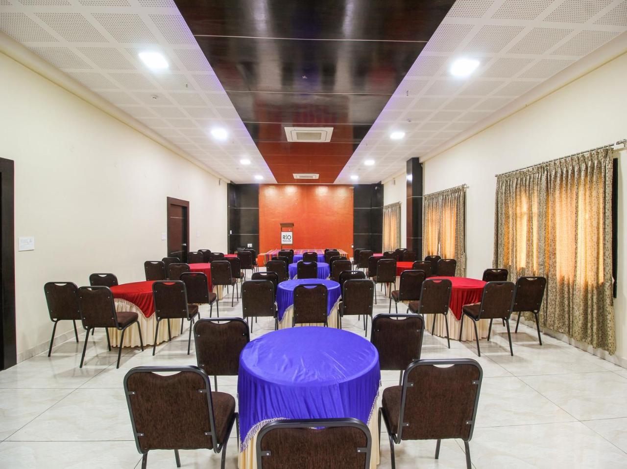 Rio Meridian Hotel Mysore Buitenkant foto