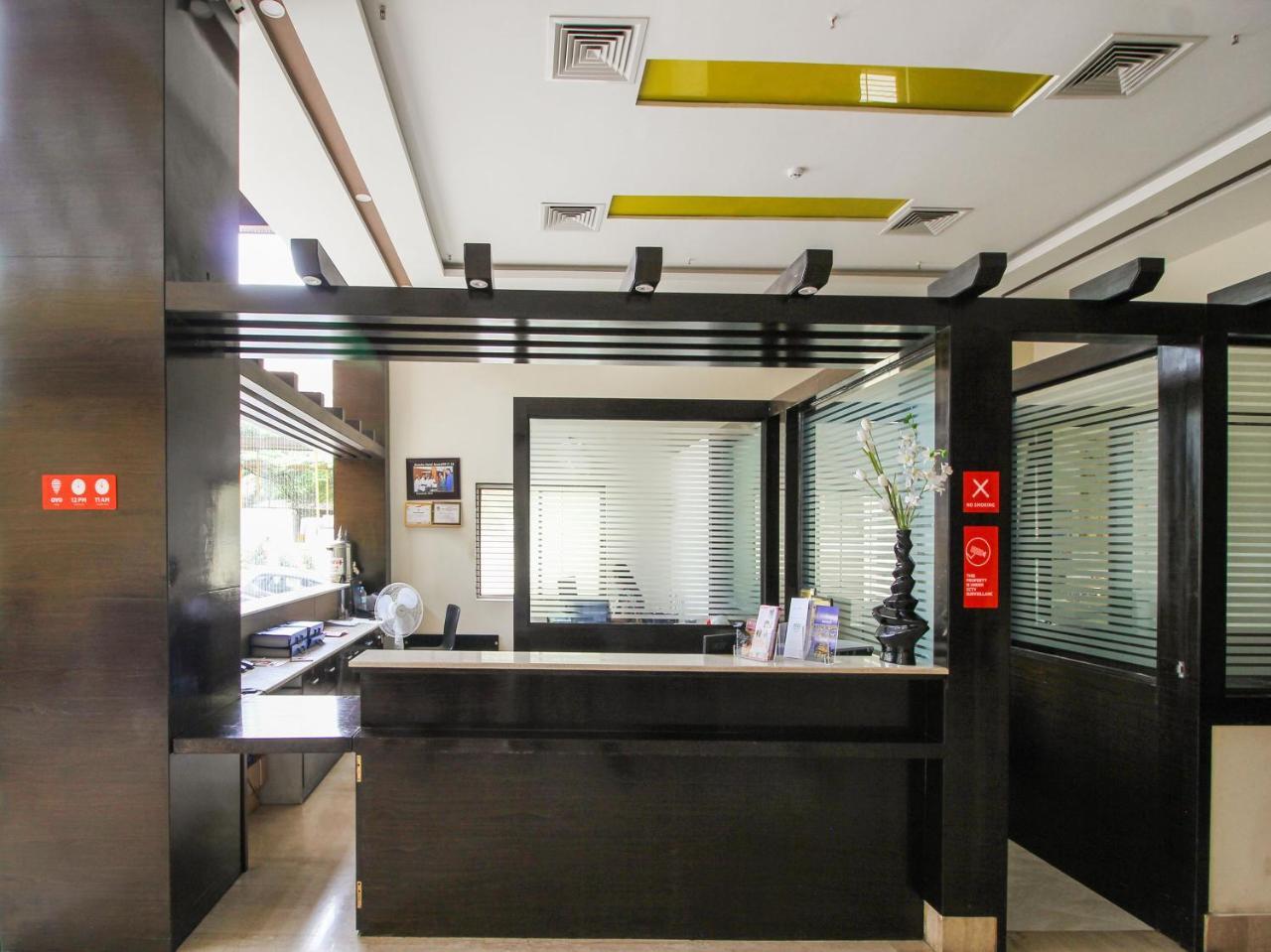Rio Meridian Hotel Mysore Buitenkant foto