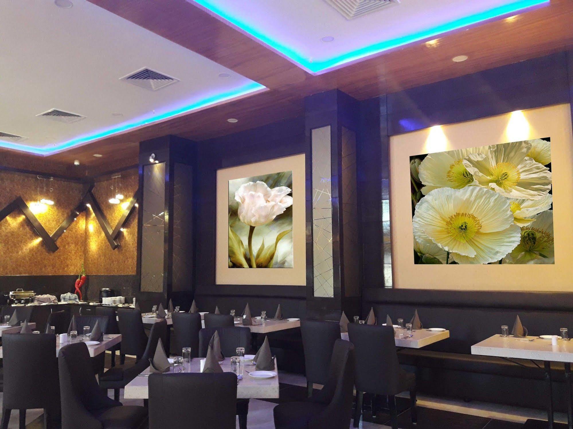 Rio Meridian Hotel Mysore Buitenkant foto