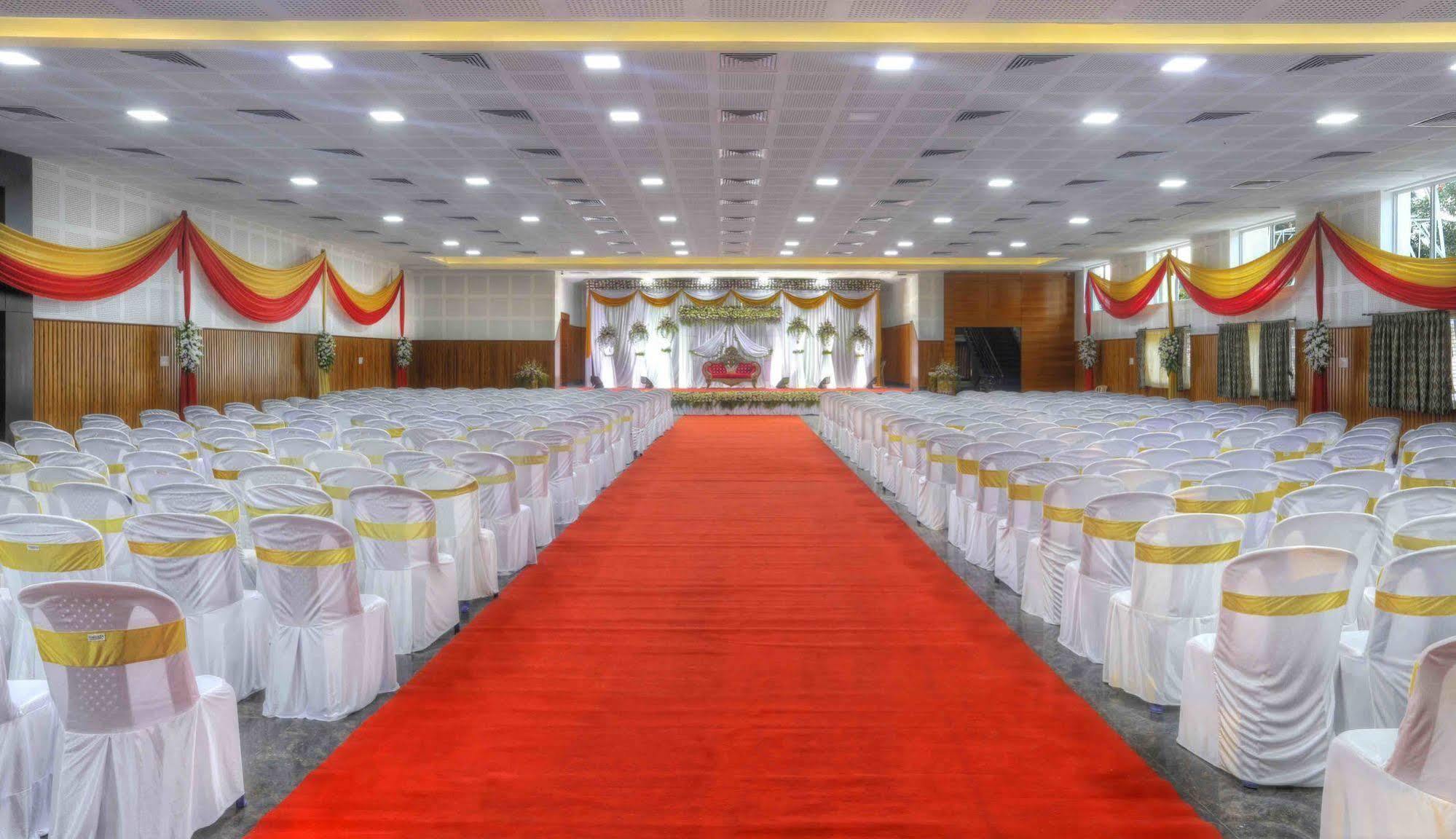 Rio Meridian Hotel Mysore Buitenkant foto