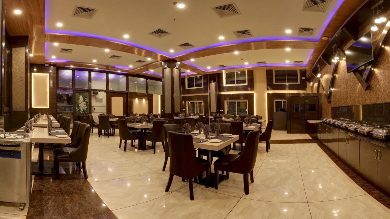 Rio Meridian Hotel Mysore Buitenkant foto