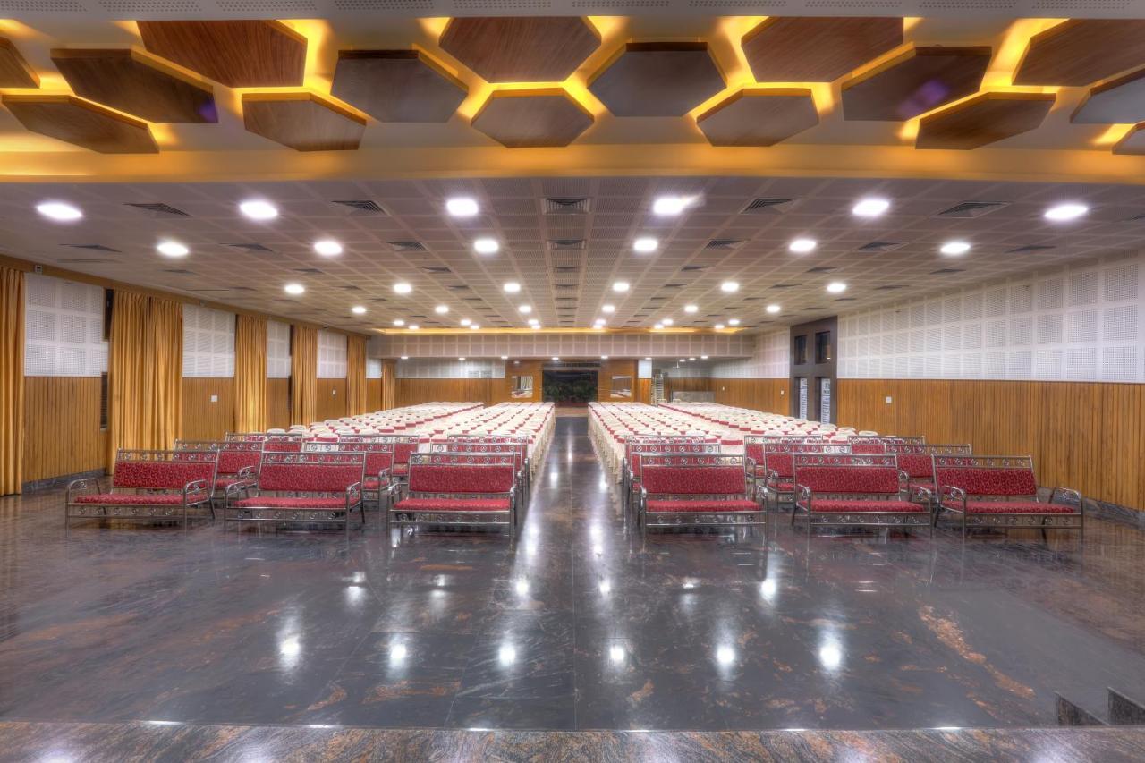 Rio Meridian Hotel Mysore Buitenkant foto