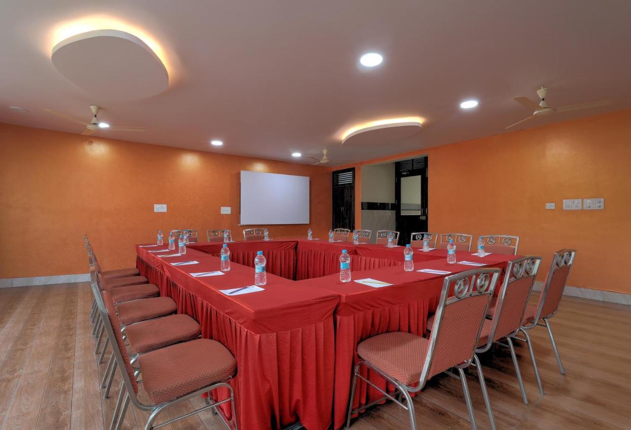 Rio Meridian Hotel Mysore Buitenkant foto