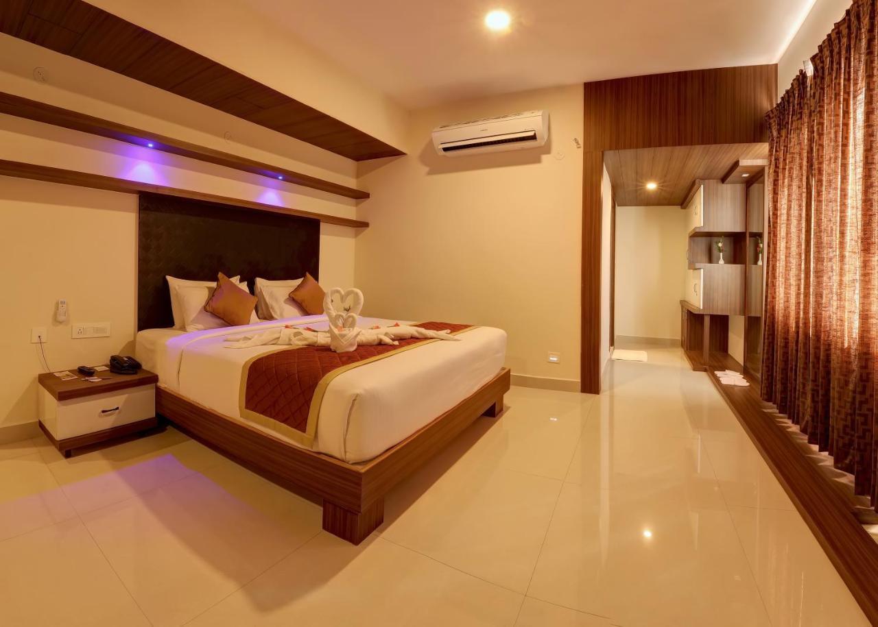 Rio Meridian Hotel Mysore Buitenkant foto